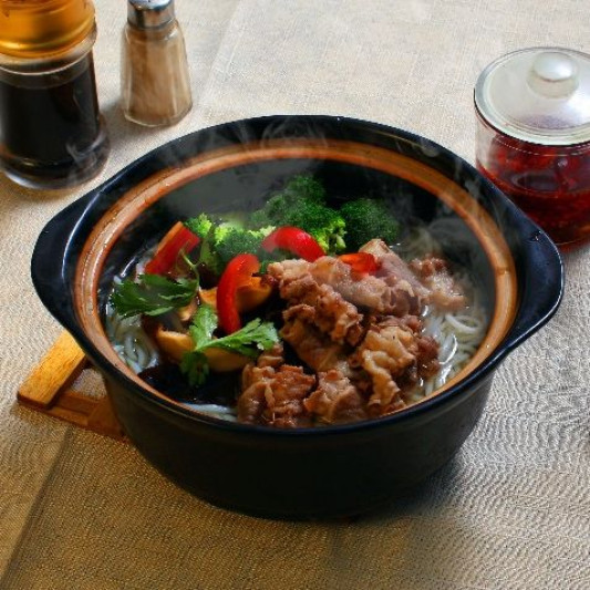 Clay Pot Sliced Beef Rice Noodles