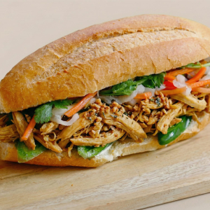 Shredded Garlic Chicken Sandwich