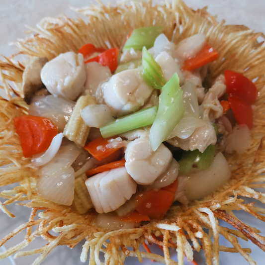 33. Chicken with Cashew Nuts in Phoenix Nest