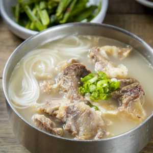 Ox Bone Soup with Flank Meat (Sullungtang) / 설렁탕 