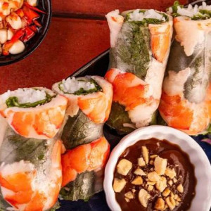 A02. Pork & Shrimp Fresh Summer Rolls (2 pcs) / Gỏi Cuốn T&ocirc;m Thịt / 蝦豬肉春卷