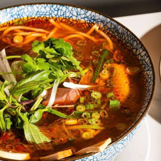 S02. Beef Noodle Soup / B&uacute;n B&ograve; Huế / 顺化牛肉粉