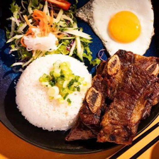 C03. Grilled Beef with Egg Rice / Cơm Tấm Sườn B&ograve; Nướng / 烤牛肉煎蛋碎米饭