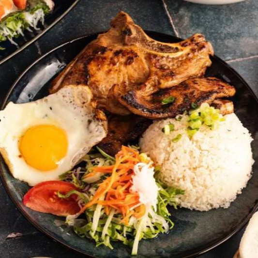 C01. Grilled Pork Chops with Egg Rice / Cơm Tấm Sườn Heo / 烤猪扒煎蛋碎米饭