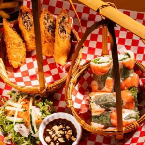 Crispy Spring Rolls (2 pcs) & Fresh Summer Rolls (2 pcs) / Combo Chả Gi&ograve; & Gỏi Cuốn