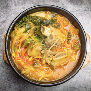 Spicy Cabbage Kalbitang / 우거지갈비탕