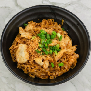 1. Si Chet Kauk Swel (Garlic Noodles)