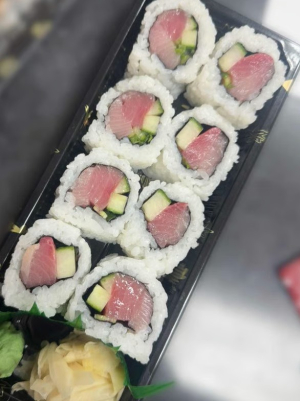 Hamachi Roll