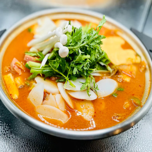 Army Stew Hot Pot with Ramen 부대전골 + 라면사리 