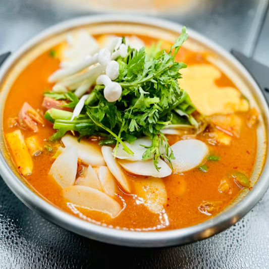 Army Stew Hot Pot with Ramen 부대전골 + 라면사리 