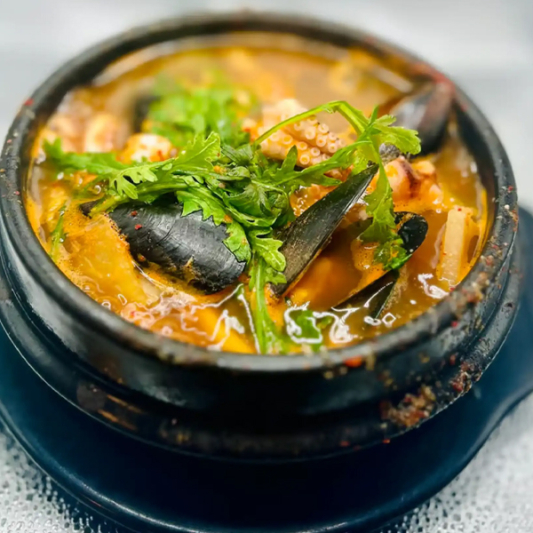 Seafood Hot Pot 해물뚝배기 