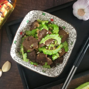 Stir-Fried Beef with Bitter Melon 凉瓜炒牛肉