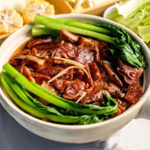 Steamed Rice with Cured Meat & Vegetables 腊味时菜饭