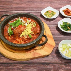 Braised Kimchi & Mackerel 고등어묵은지찜