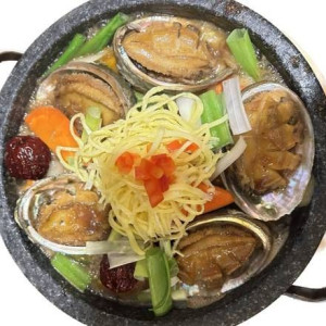 Braised Abalone and Shrimp 전복찜