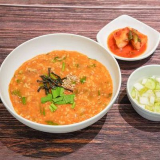 Kimchi & Oyster Porridge 김치굴죽