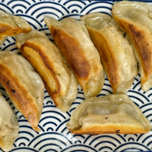 Pan-Fried Dumplings - Beef & Carrot & Onion 牛肉胡萝卜煎饺 