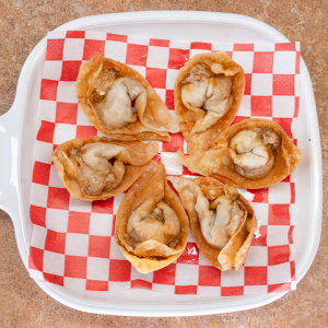 705. Fried Wontons (6 pcs) 油炸抄手 (6个)