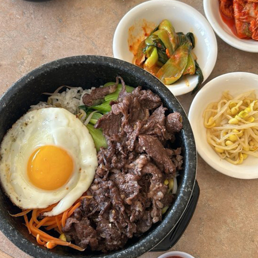 Bulgogi Dolsot Bibimbap 불고기 돌솥비빔밥