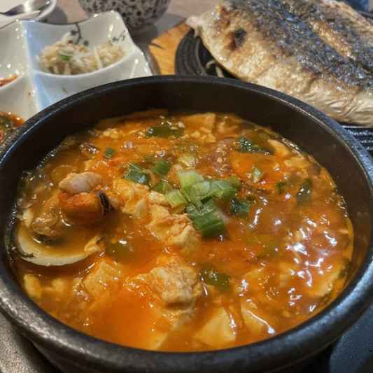 Soft Tofu Chigae (Soondubu) 순두부