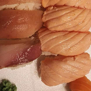 Sake (Salmon) Sushi (2 pcs)