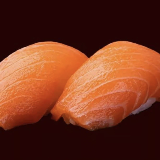 Salmon Sushi (2 pcs)