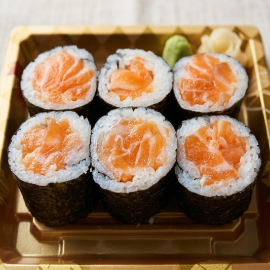 M10. Salmon Roll (6 pcs)