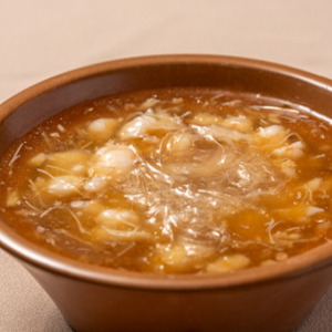 Seafood Shark Fin Soup 紅燒海皇煲仔翅