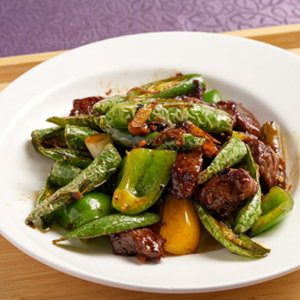 Garlic Chili with Tenderloin Beef 蒜豉爆炒尖椒牛柳粒