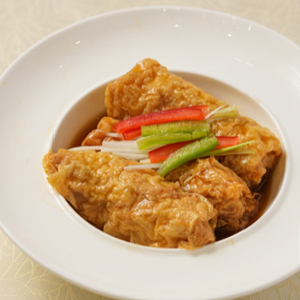 Bean Curds Sheet Rolls in Oyster Sauce 蠔皇鮑汁鮮竹卷