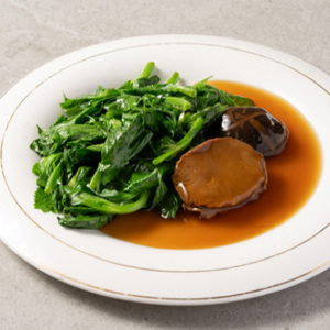 Whole Abalone with Pea Tips 雞汁四頭澳洲青邊鮑魚伴豆苗