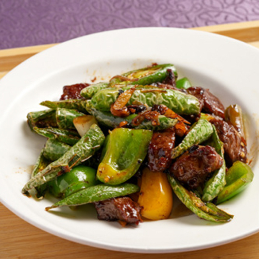 Garlic Chili with Tenderloin Beef 蒜豉爆炒尖椒牛柳粒