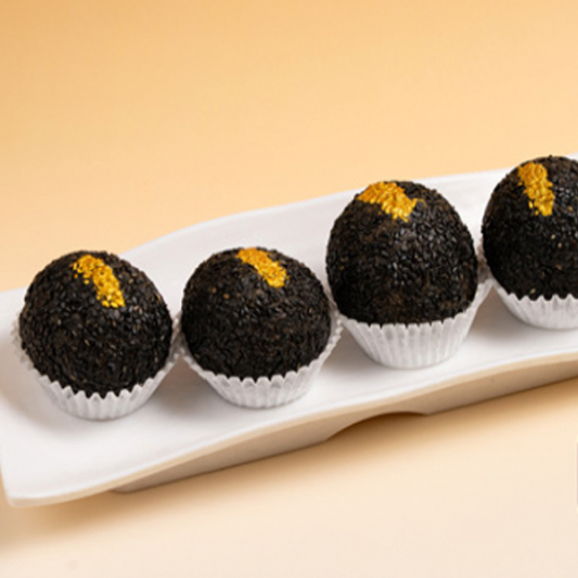 Deep-Fried Black Sesame Seed Balls 黑金芝麻流心煎堆