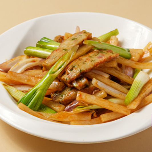 Stir-Fried Minced Fish with Celery & Radish 芹香蘿蔔炒魚鬆（午）