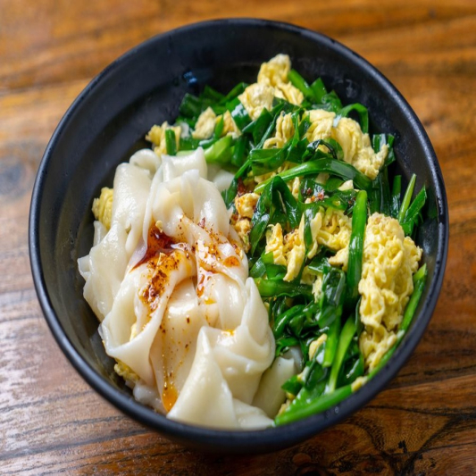 Leek Egg Noodles 韭菜鸡蛋面 