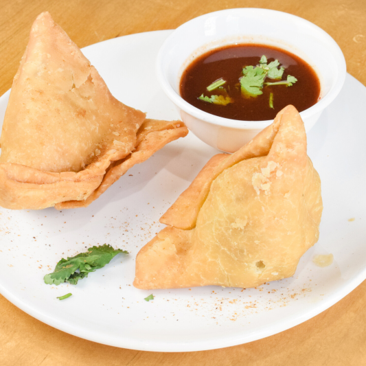 Veggie Samosa (2 pcs) with Sauce
