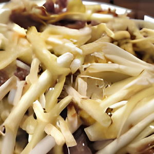 24. Stir-Fried Yellow Chives with Pork / 노란부추