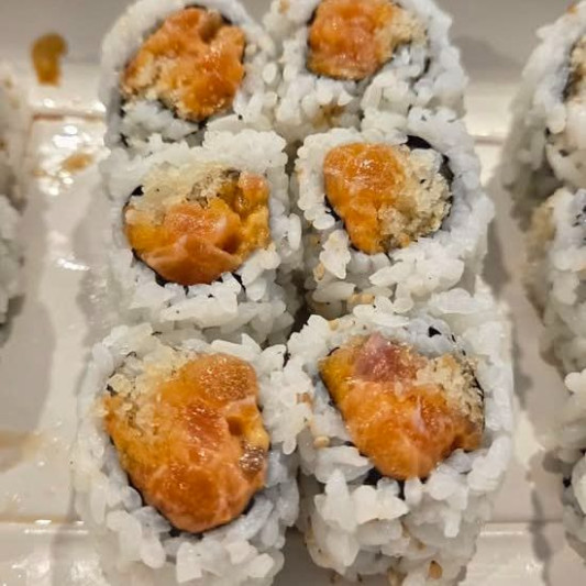 90. Spicy Salmon Crispy Roll (6 pcs)