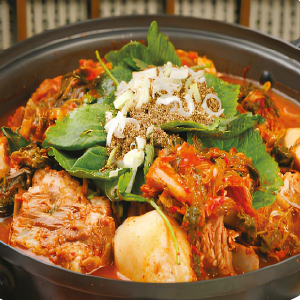 3. Seafood Pork Bone Soup Hot Pot / 해물 감자탕 전골