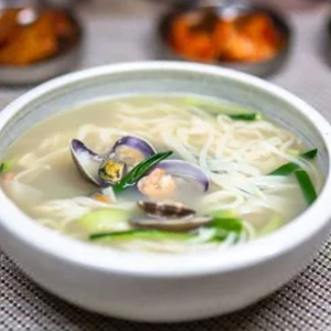 S5. Clam Noodle Soup / 바지락 해물 칼국수