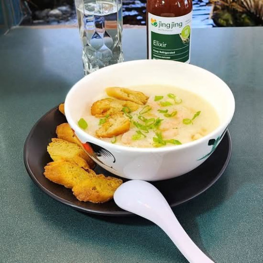 Traditional Chinese Congee with Chicken