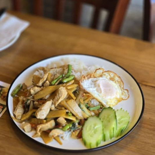 Special Pad Ka Pao Chicken with Egg 