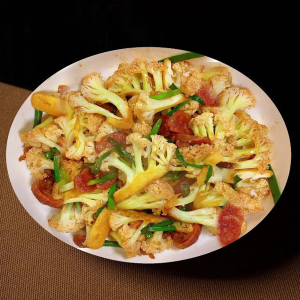 Saut&eacute;ed Cauliflower with Salt Pork Belly 腊香菜花