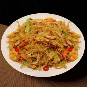 Fried Rice Vermicelli with Seafood 海鲜炒米粉