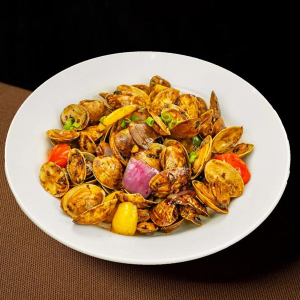 Stir-Fried Clams with Chili and Black Bean Sauce 豉椒炒花蛤