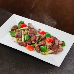 Fried Angus Beef with Scallions 葱爆安格斯牛粒