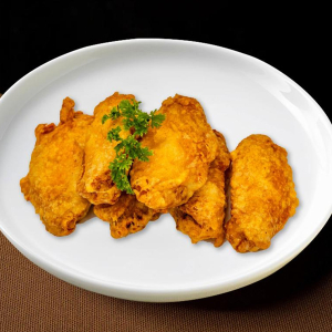 Salt Baked Crispy Chicken Wings (12 pcs) 盐焗脆皮鸡中翅