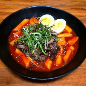 Spicy Rice Cake with Beef Brisket