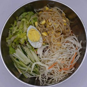 Sticky Spicy Wheat Noodles (Cold) / 쫄면