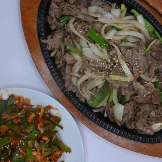 Beef Brisket with Chives / 부추차돌